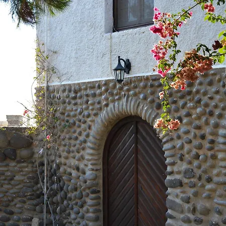 Fylakopi Private Pool Retreat For 6