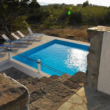 Filakopi Private Pool Retreat For 6 *